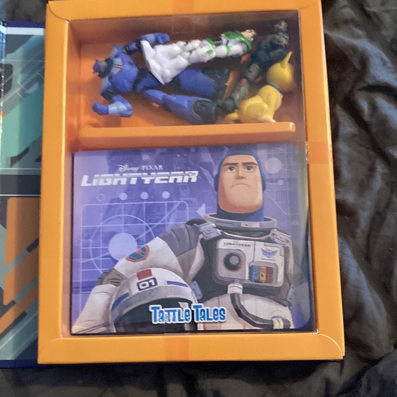 Disney Pixar light-yea,  Includes four figurings and story book - Picture 2 of 6
